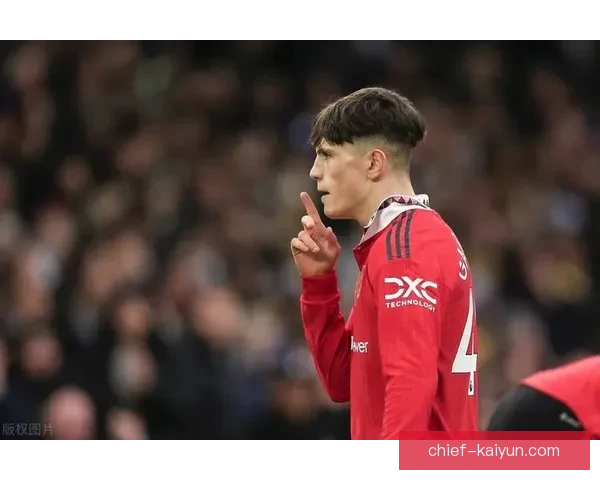 滕哈赫战术适配强队状态分析，表现稳健备受关注